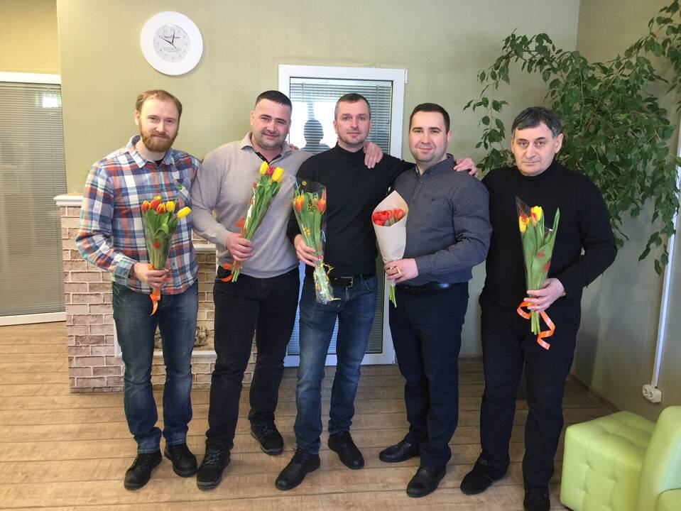 С праздником, милые дамы!