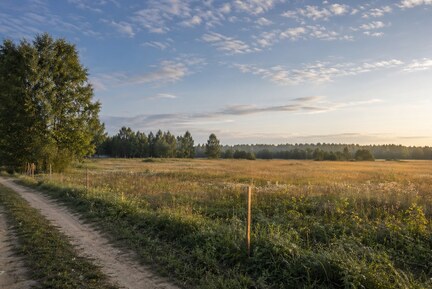 Земля сельхозназначения: что можно строить и какие документы проверить