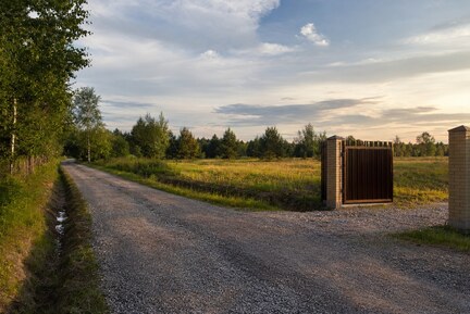 Дорога и подъезд к участку: как проверить право проезда