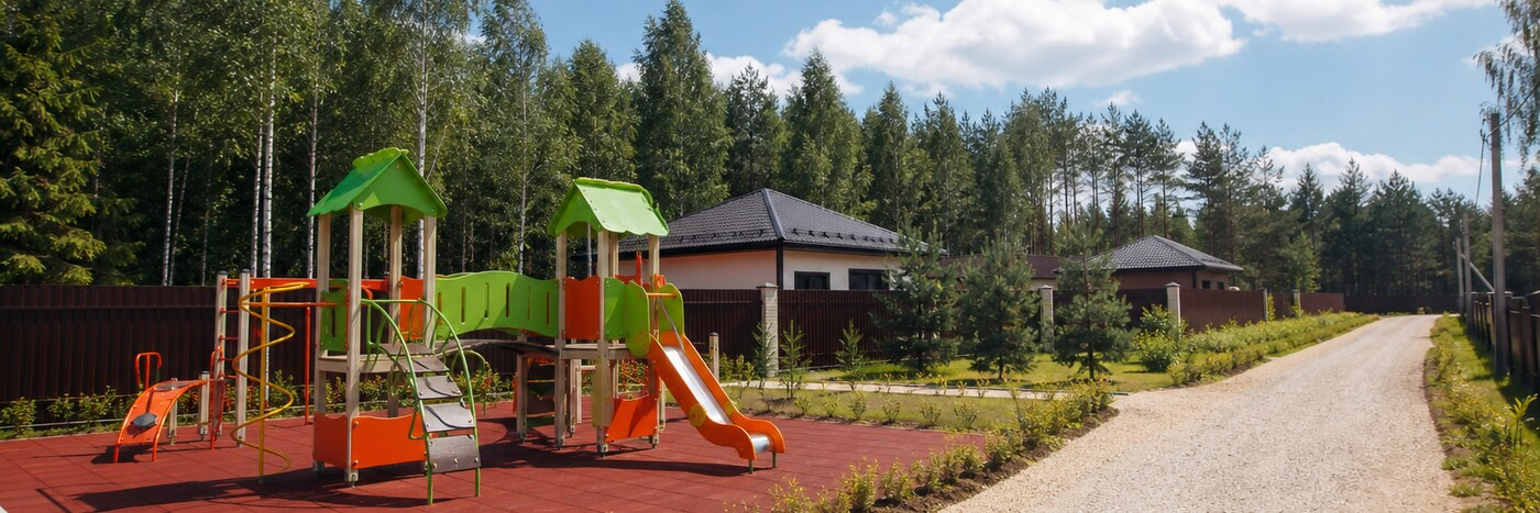 Новая детская площадка в поселке Земляничное