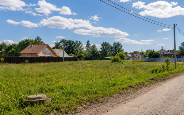 В центре  поселка Заокский продается великолепный земельный участок.