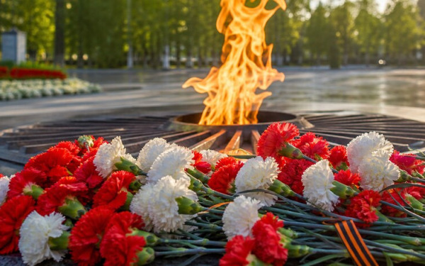 С праздником весны, мира и Победы!