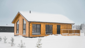 В продажу поступили четыре готовых жилых дома по 95,7 квадратных метров в деревне Скрипово