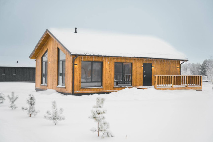 В продажу поступили четыре готовых жилых дома по 95,7 квадратных метров в деревне Скрипово