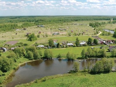 Продается земельный участок  с красивым видом на озеро.