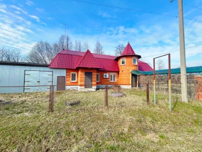 Продается дом 200 м² на участке 9.48 соток.