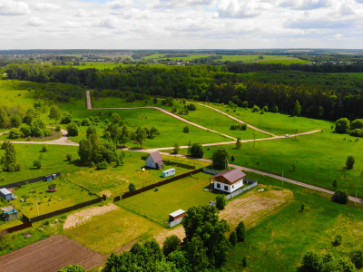 Участок 10 соток с граничащим многолетним сосновым лесом!
