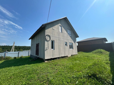 Большой уютный двухэтажный каркасный дом для большой семьи