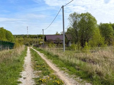 Участок у воды и леса с асфальтовым подъездом