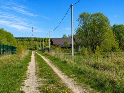Участок у воды и леса с асфальтовым подъездом