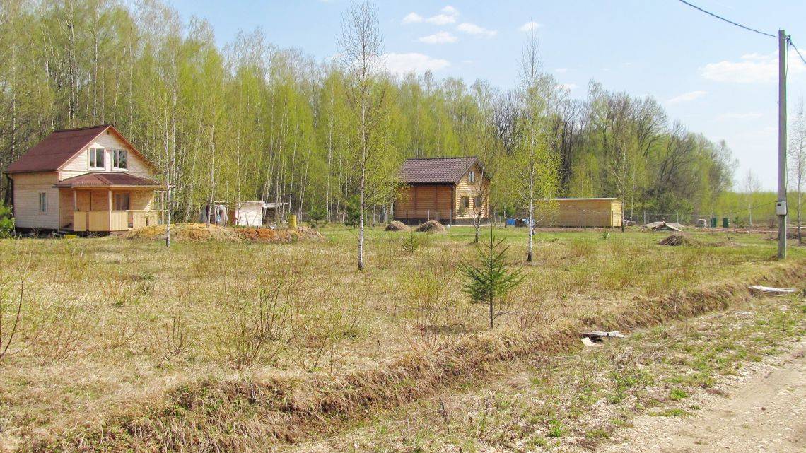 Линии электропередач в деревне