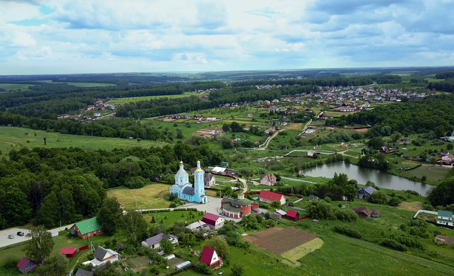 Церковь Казанской иконы Божией Матери в д.Савино и Музей командира крейсера «Варяг» В.Ф.Руднева